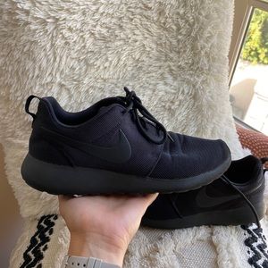 Nike Roches size 8 women’s